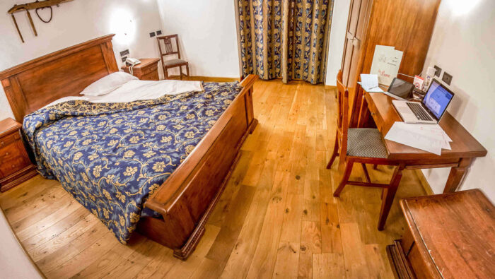 Camera dell'albergo La Brace per ospitalità business in provincia di Sondrio